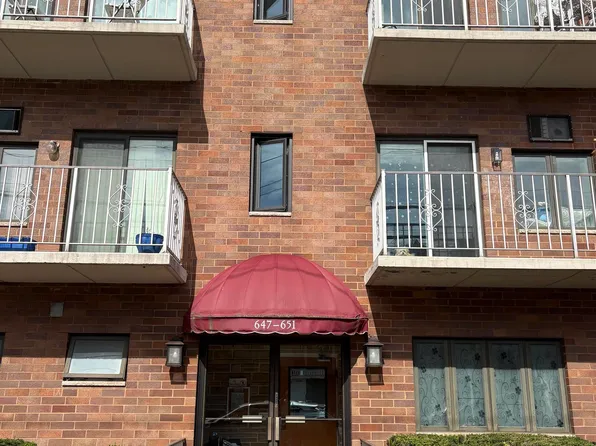 647-653 Kennedy Boulevard image 1 of 31