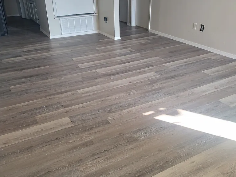 1125 S Sheppard St — Photo 2