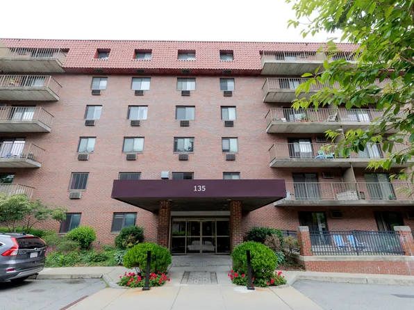 135 Pleasant St, Brookline, MA