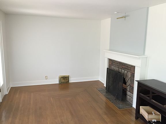 3rd image of 2680 S Dearborn St