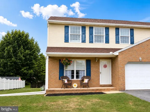 1990 Wyatt Cir, Dover, PA 17315