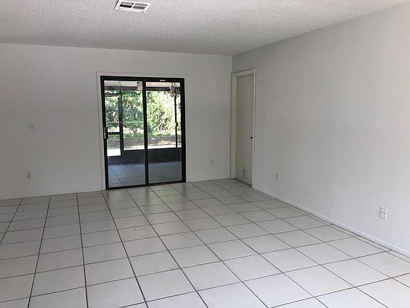 5th image of 2337 SE Mariposa Ave