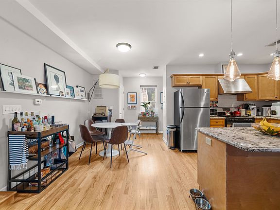 3rd image of 118 Coles St #3