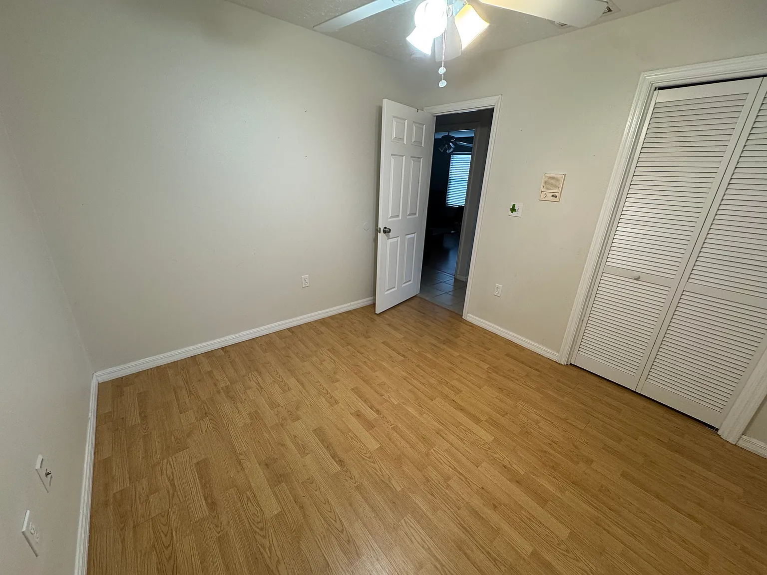 3 bed, 1485 sqft, $900 — Photo 2