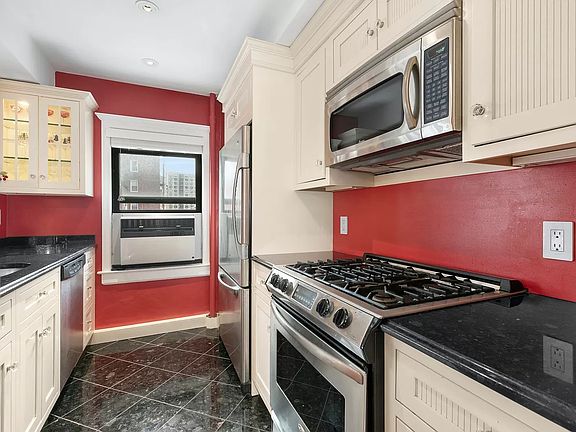 5th image of 123 E 37th St #10C