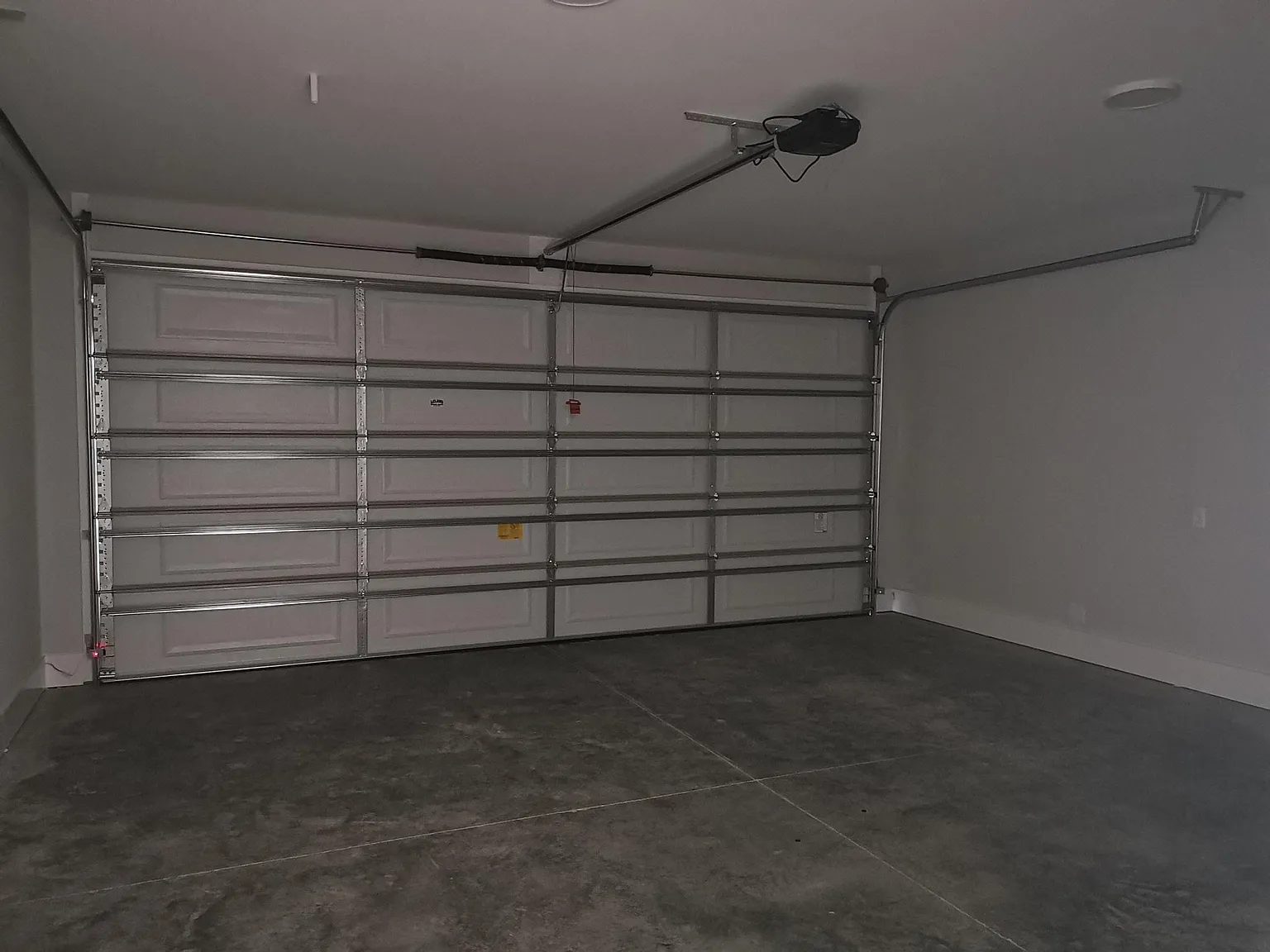 3 bed, 2.5 bath, 1596 sqft, $1,900 — Photo 2