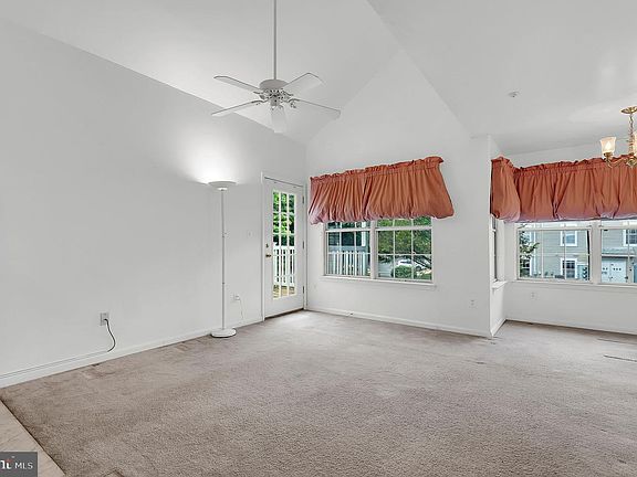 5th image of 913 Hillside Lake Ter APT 412