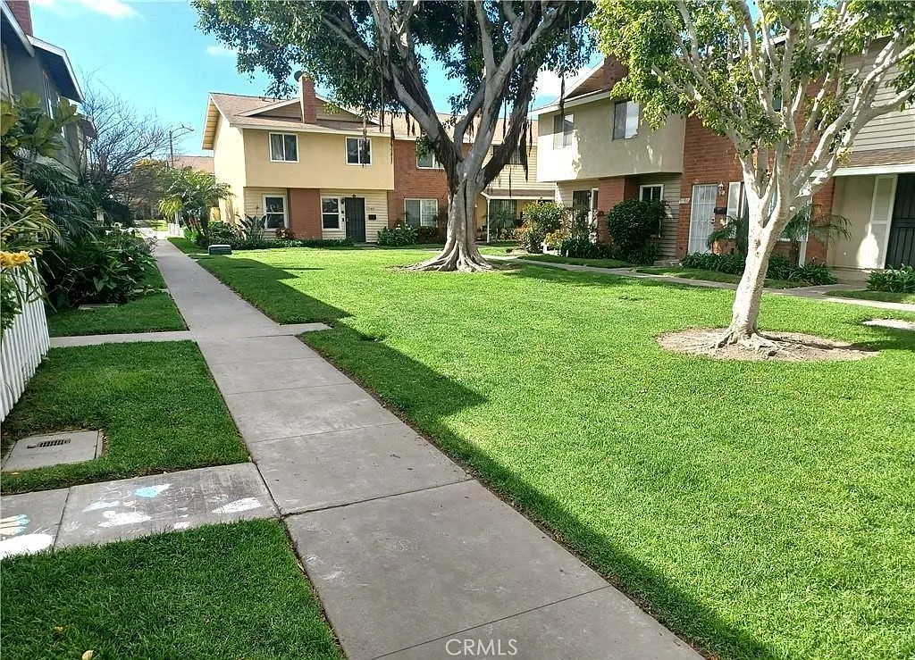 4 bed, 2.5 bath, 1461 sqft, $4,550 — Photo 3