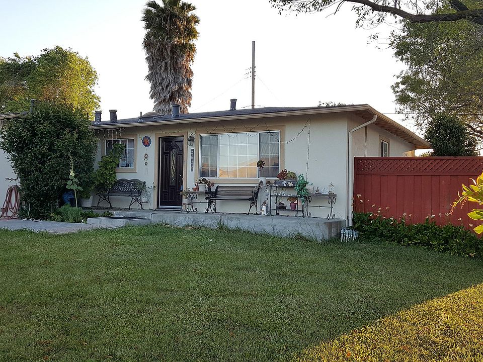 1st image of 2638 Moraine Dr