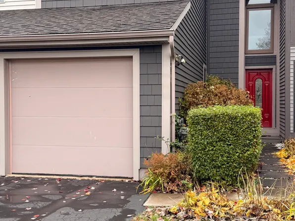 8230 Beehive Cir, Liverpool, NY 13090