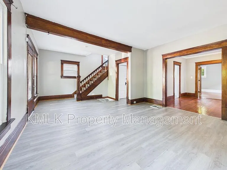 701 Kling St — Photo 9