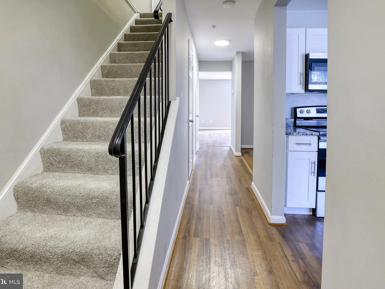 3 bed, 1.5 bath, 1524 sqft, $2,400 — Photo 2