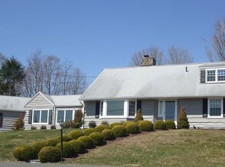 27 Arrowhead Rd, Brookfield, CT 06804