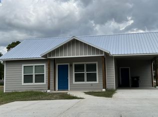605 N Market St, Hallettsville, TX 77964