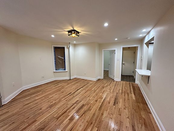 3rd image of 124 New York Ave #2