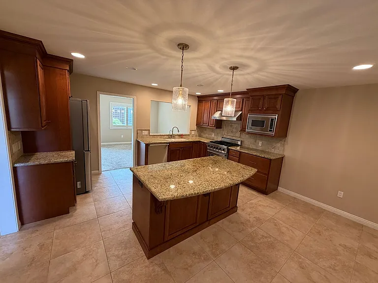 4304 Foxenwood Cir — Photo 8
