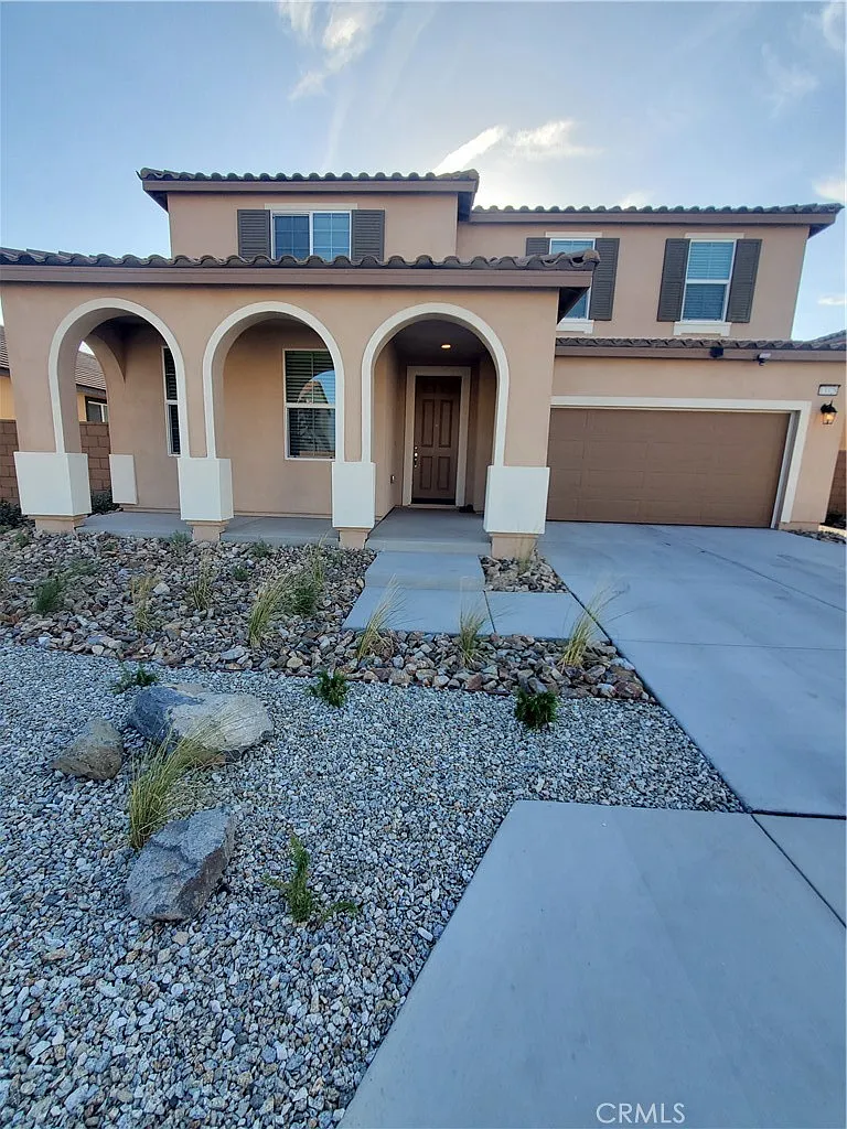 5 bed, 3040 sqft, $2,990 — Photo 3