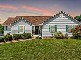 100 Valley Crest Dr, Mount Carmel, TN 37645