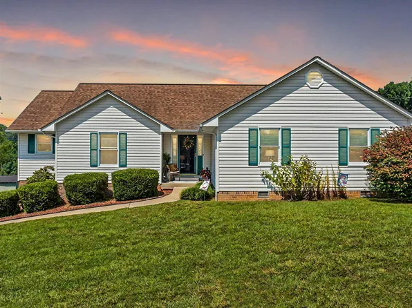 100 Valley Crest Dr, Mount Carmel, TN 37645