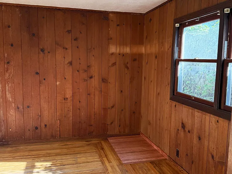 887 Lorna Dr — Photo 10