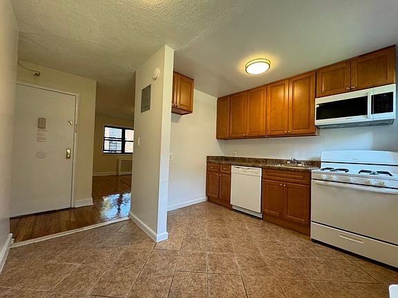 3rd image of 21-14 21st Ave #2