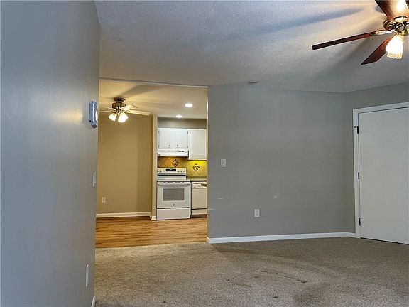 3rd image of 15 Apple Valley Pkwy #8
