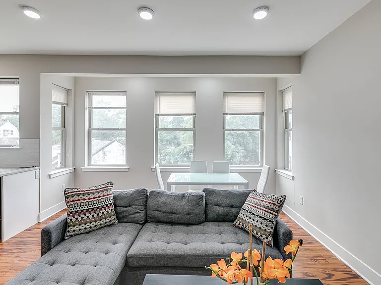 549 Armstrong St #302 — Photo 11