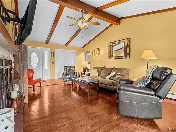 4th image of 7366 Green Valley Dr