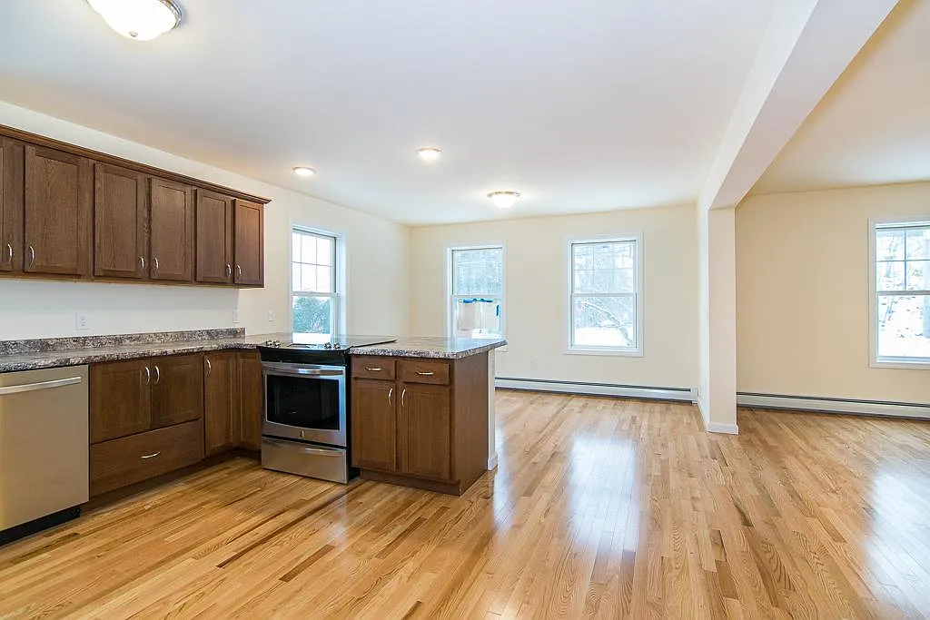 4 bed, $4,200 — Photo 3