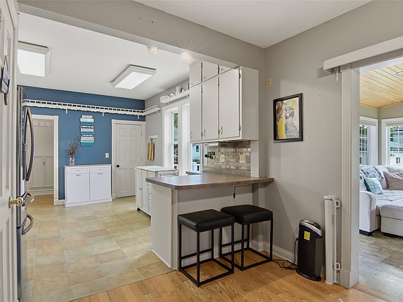 5th image of 28 W Stout Street
