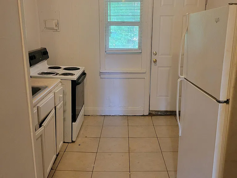 2800 Baltimore Ave — Photo 6