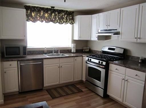 2nd image of 70 Gaslight Ln