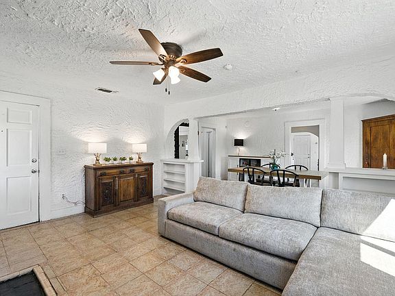 5th image of 4037 42nd St