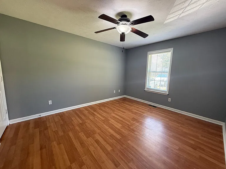 327 Center St — Photo 13