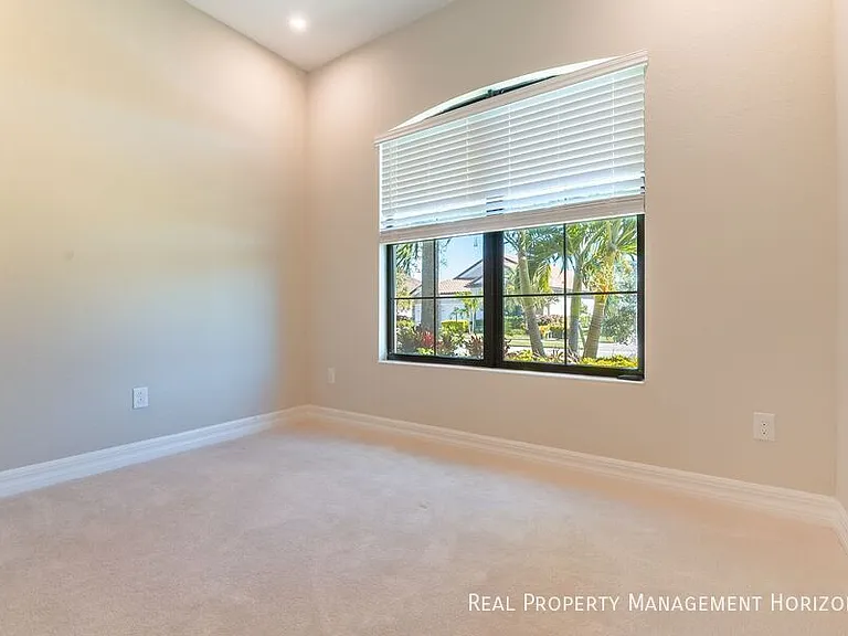 7036 Highgate Ln — Photo 10