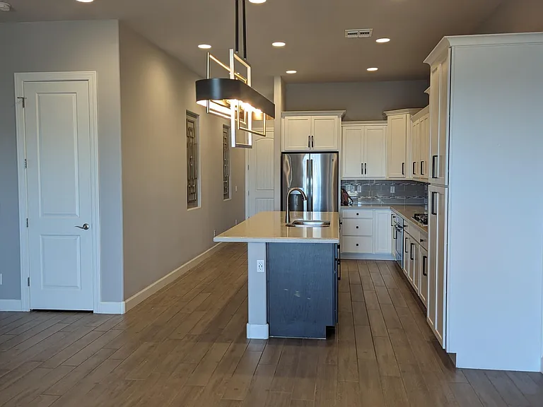 1883 Kensington Ct — Photo 3