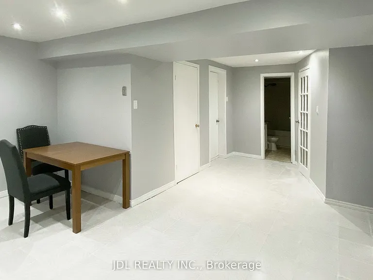 84 Adrian Cres #BASEMENT — Photo 5