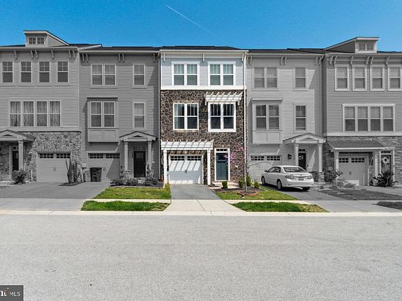 2nd image of 720 Rollins Ln