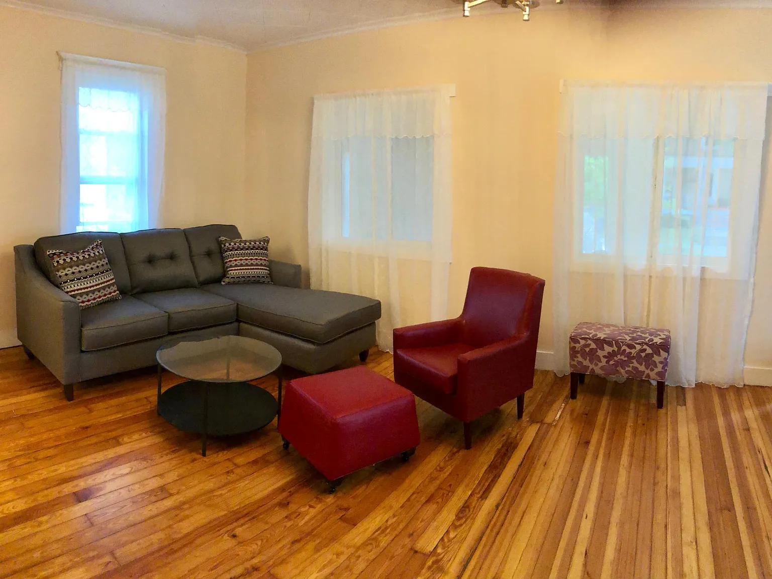 19 Duane Ave — Photo 4