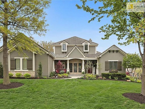 Curb appeal from all 4 sides
