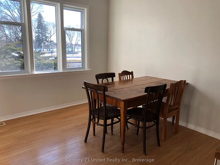140 Maria St — Photo 6