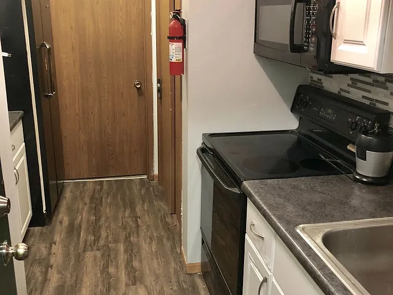 908 Sandusky Dr — Photo 13