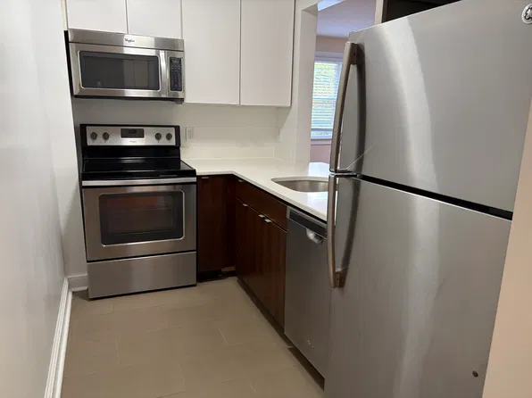4564 Macarthur Blvd NW APT 203, Washington, DC 20007