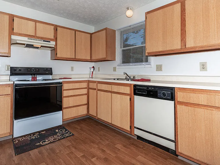 Hoosier Court Apartments — Photo 53
