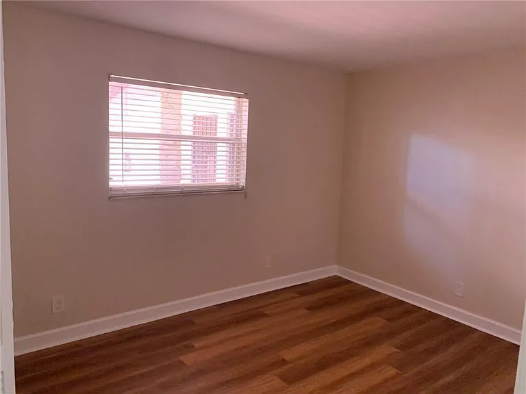 206 SW 1st St #J-4 — Photo 7