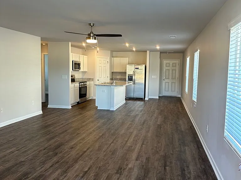 609 Savannah St — Photo 18