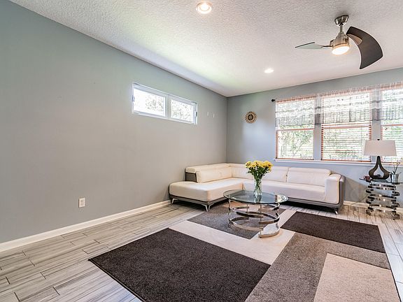 5th image of 388 Bostwick Cir