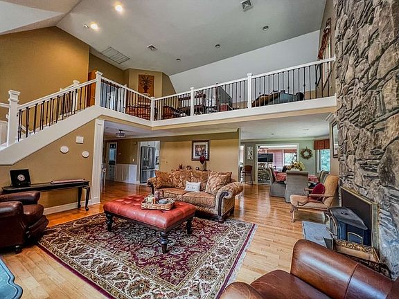 3rd image of 26 Liberty Hill Dr