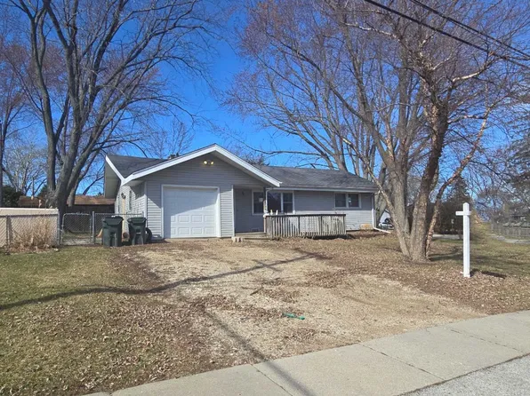 200 S Beck Rd, Lindenhurst, IL 60046