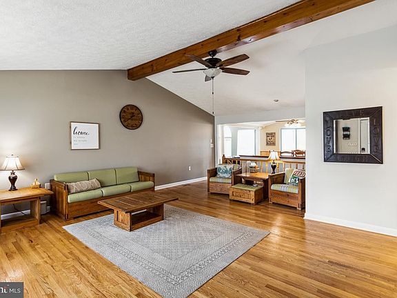 3rd image of 511 Leelyn Dr